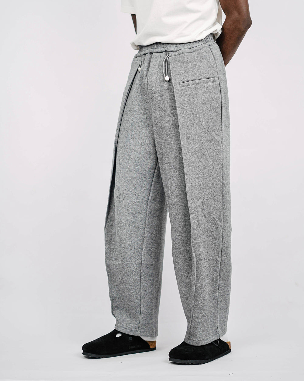 Nuclear fussion toggle Pleated Sweat Pants in Grey