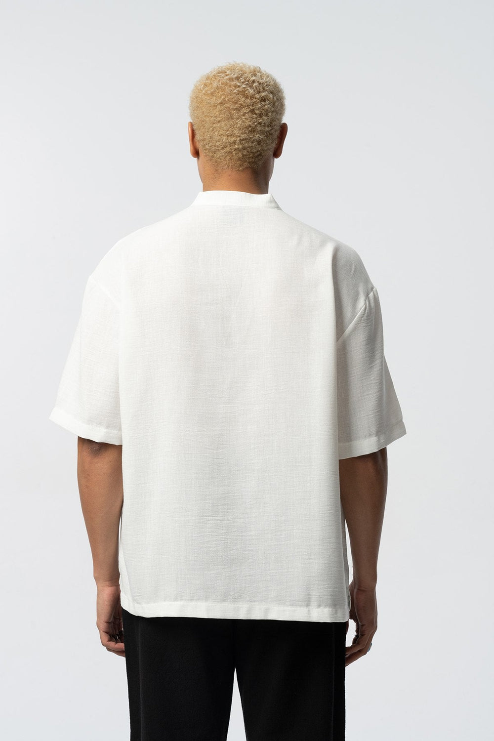 2512 V-NECK DETAILED SHIRT IN WHITE