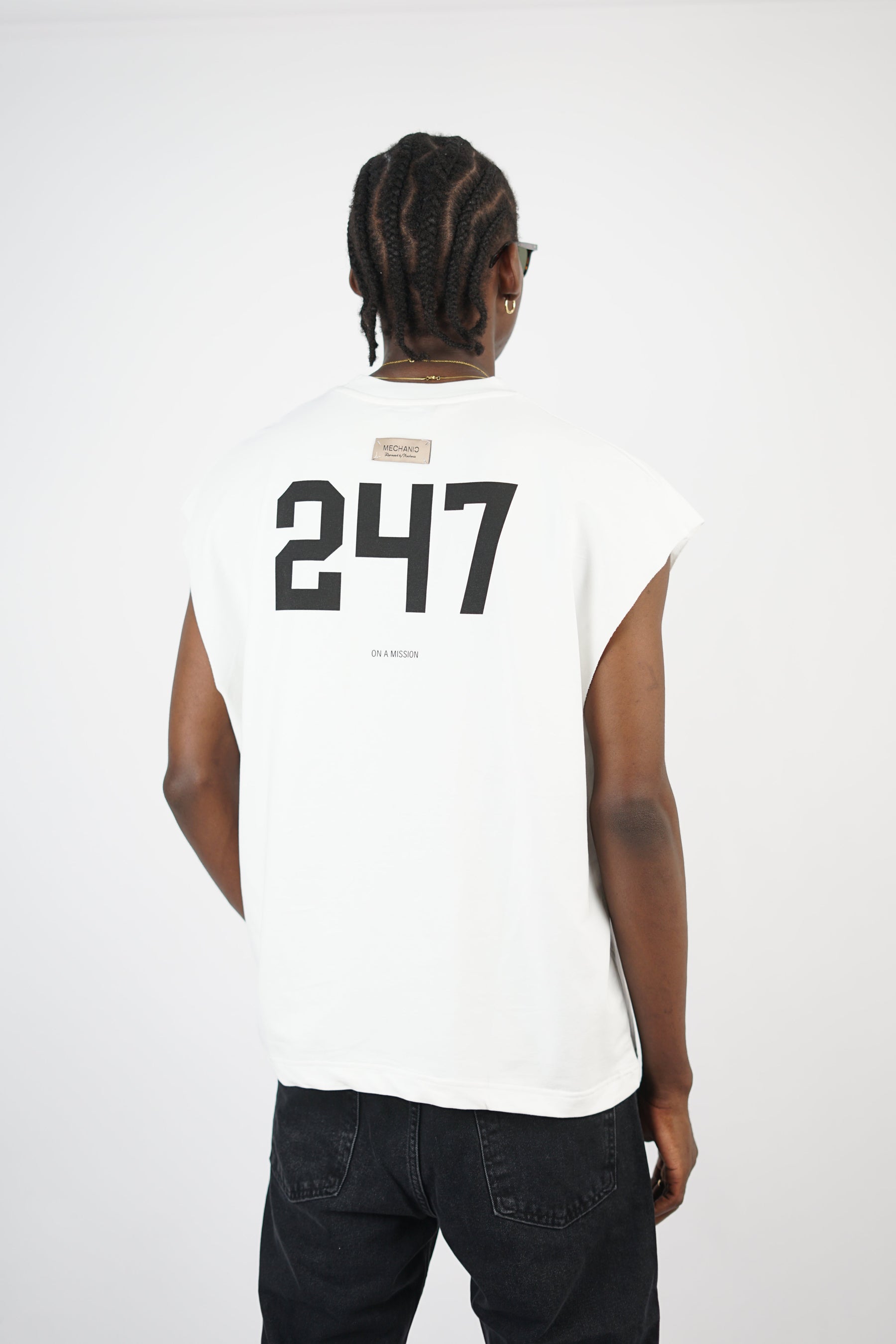 Mechanic Focused Backprint Armless T-shirt in White