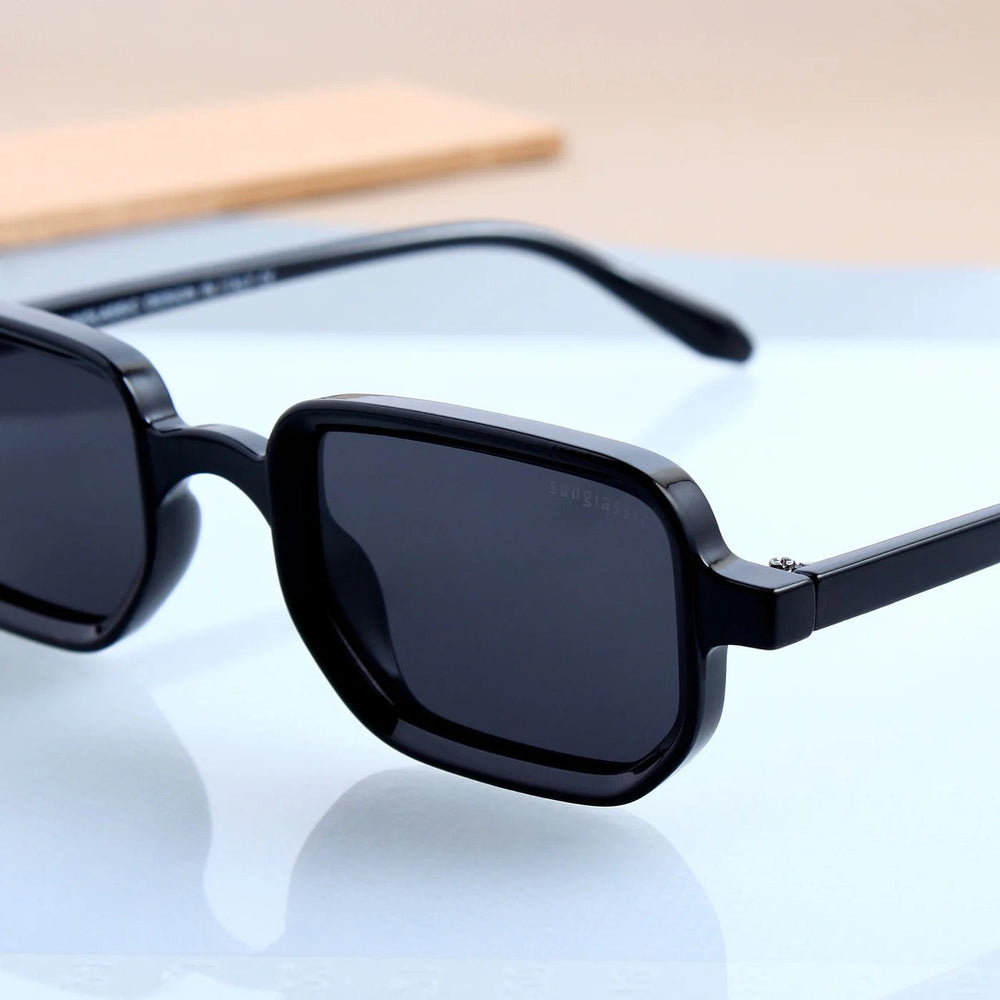 Polygonal sun glasses with curved bridge in black