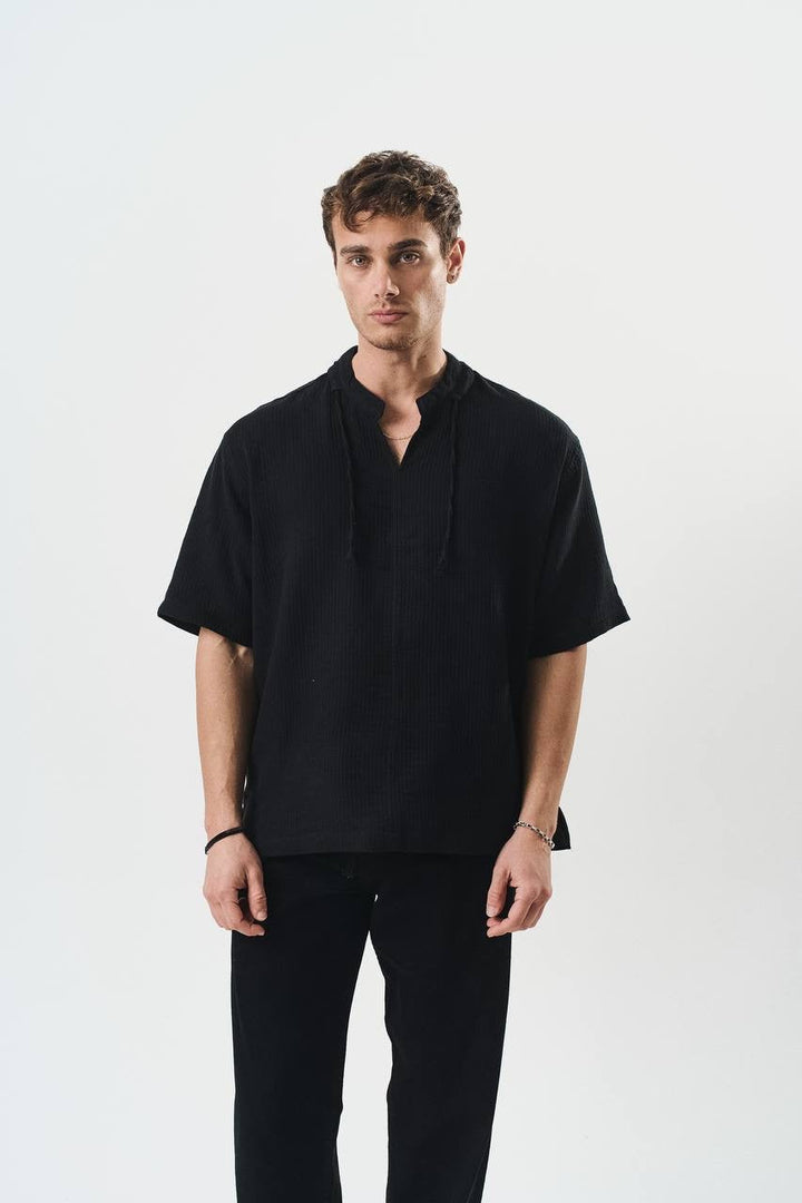 Retro club V neck shirt in black