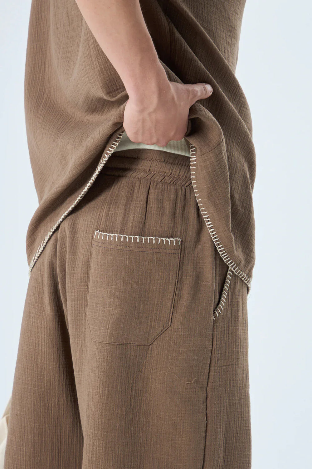 GARM ISLAND SEWING DETAILED OVERSIZE MUSLIN LINEN SHORTS SET BROWN