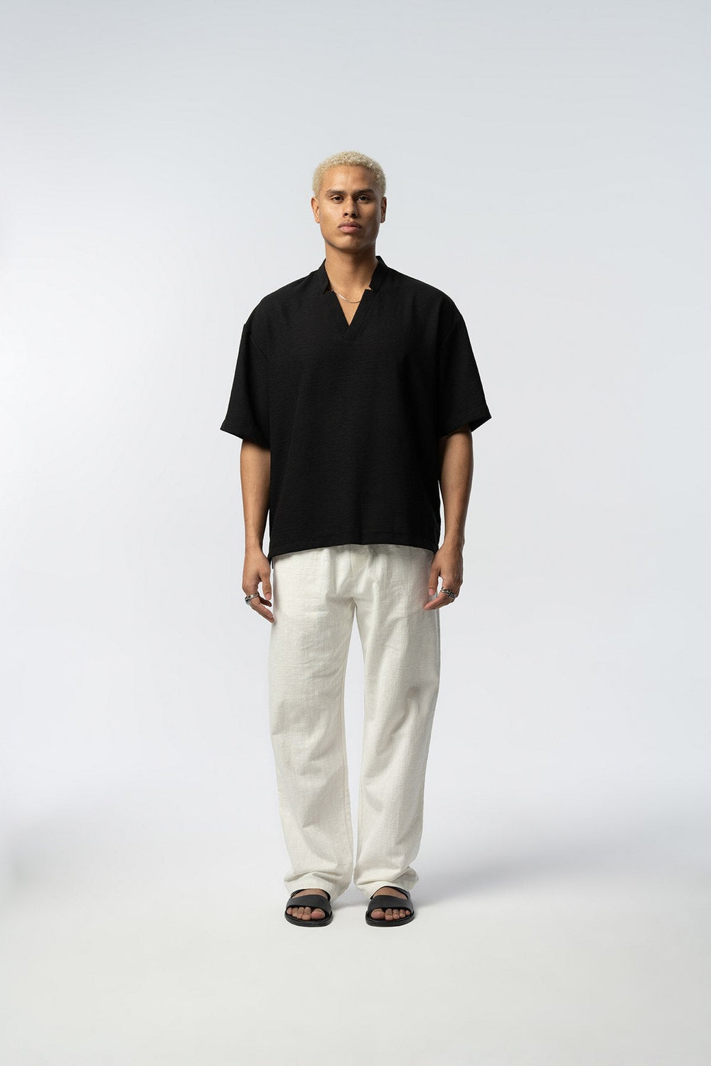 2512 V-NECK DETAILED SHIRT IN BLACK
