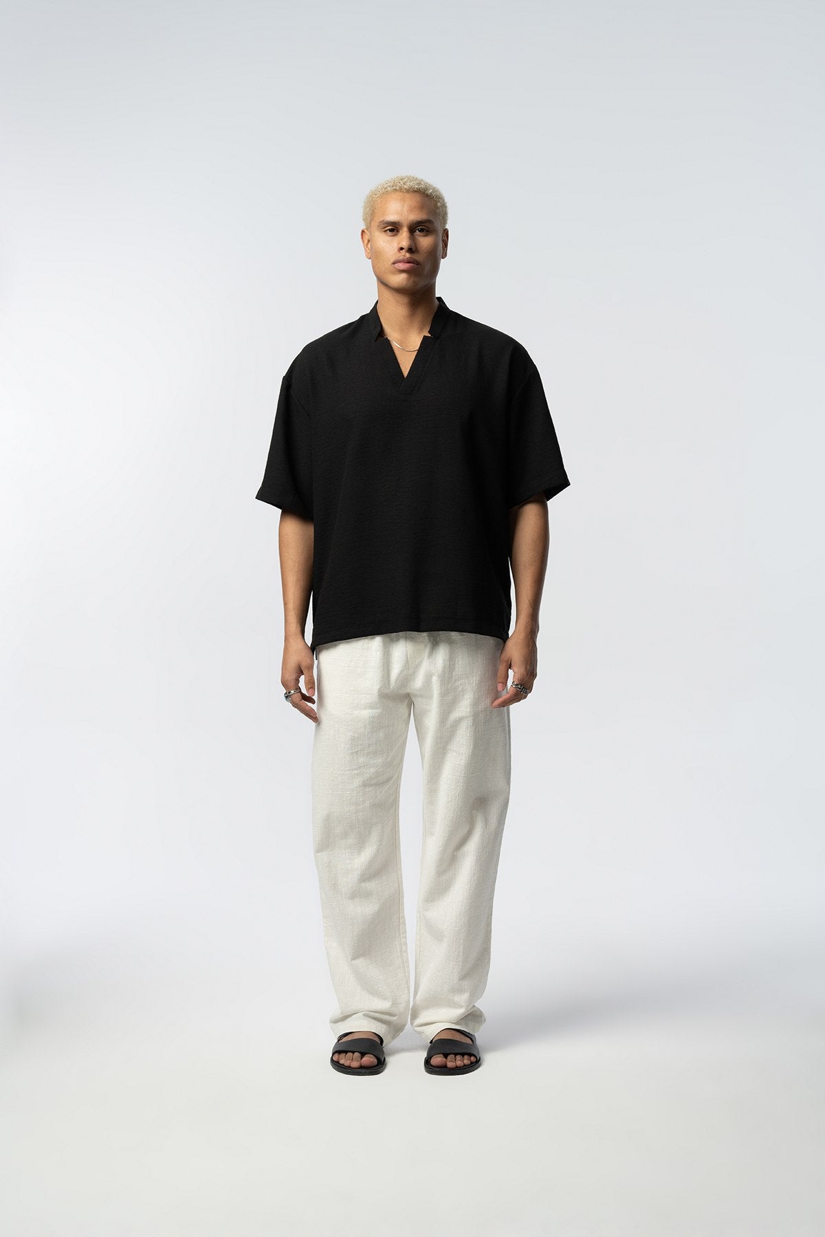 2512 V-NECK DETAILED SHIRT IN BLACK