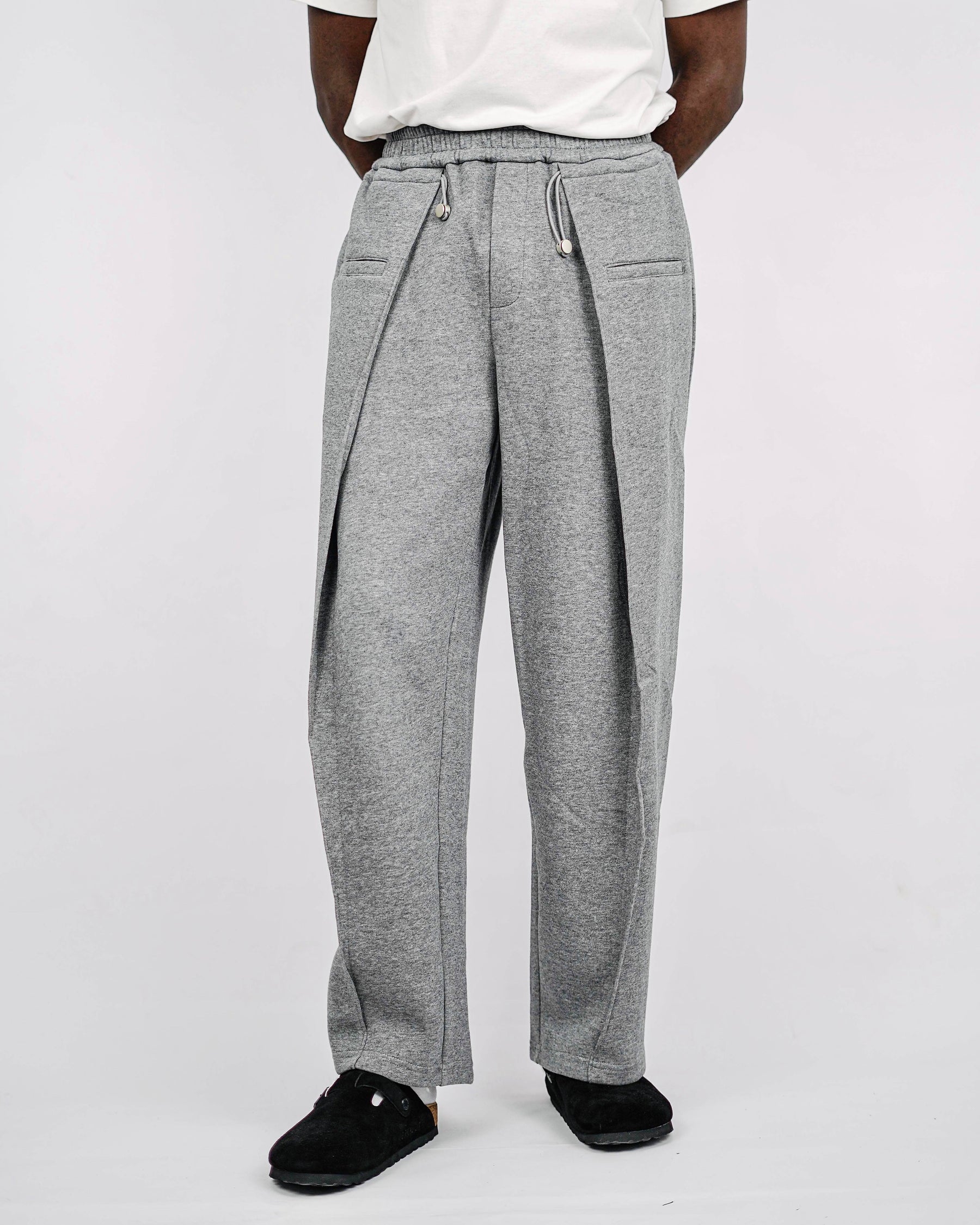 Nuclear fussion toggle Pleated Sweat Pants in Grey