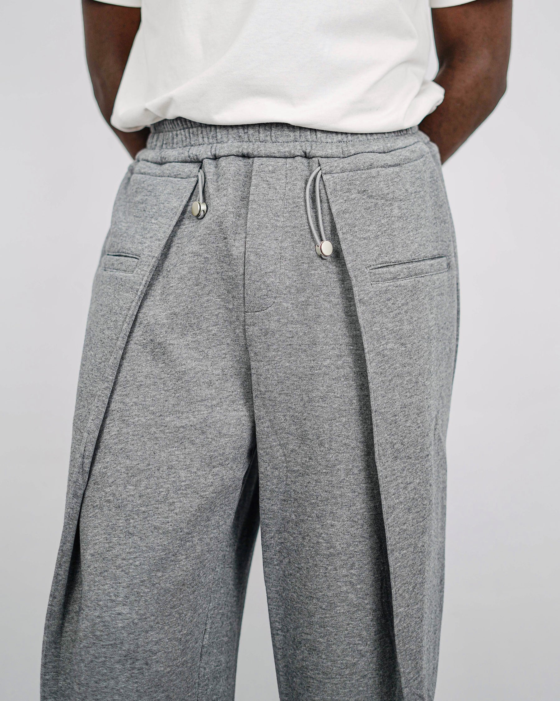 Nuclear fussion toggle Pleated Sweat Pants in Grey