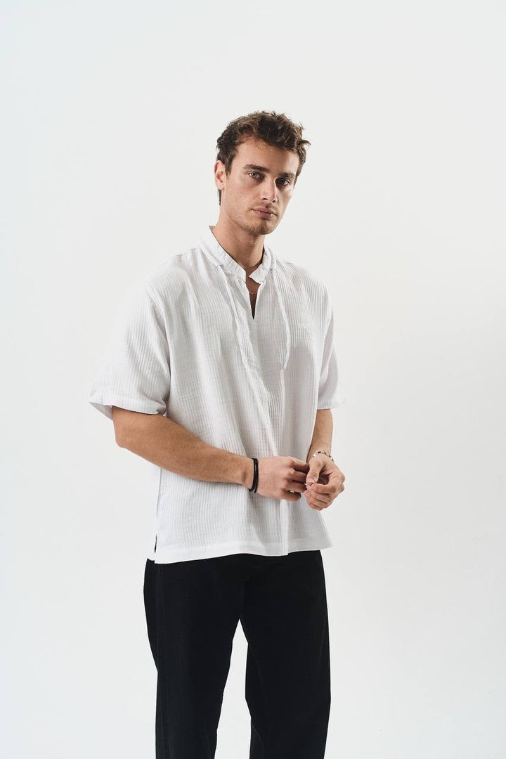 Retro club V neck shirt in white