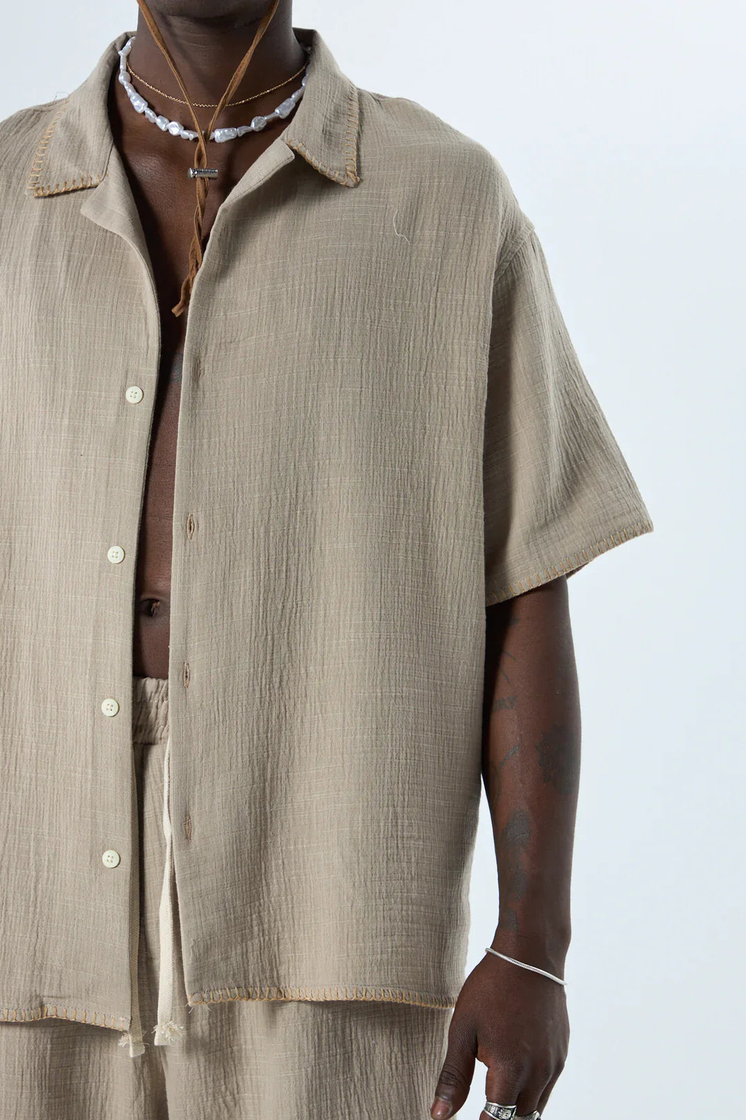 GARM ISLAND SEWING DETAILED OVERSIZE MUSLIN LINEN SHORTS SET KHAKI