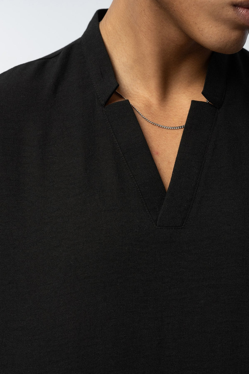 2512 V-NECK DETAILED SHIRT IN BLACK