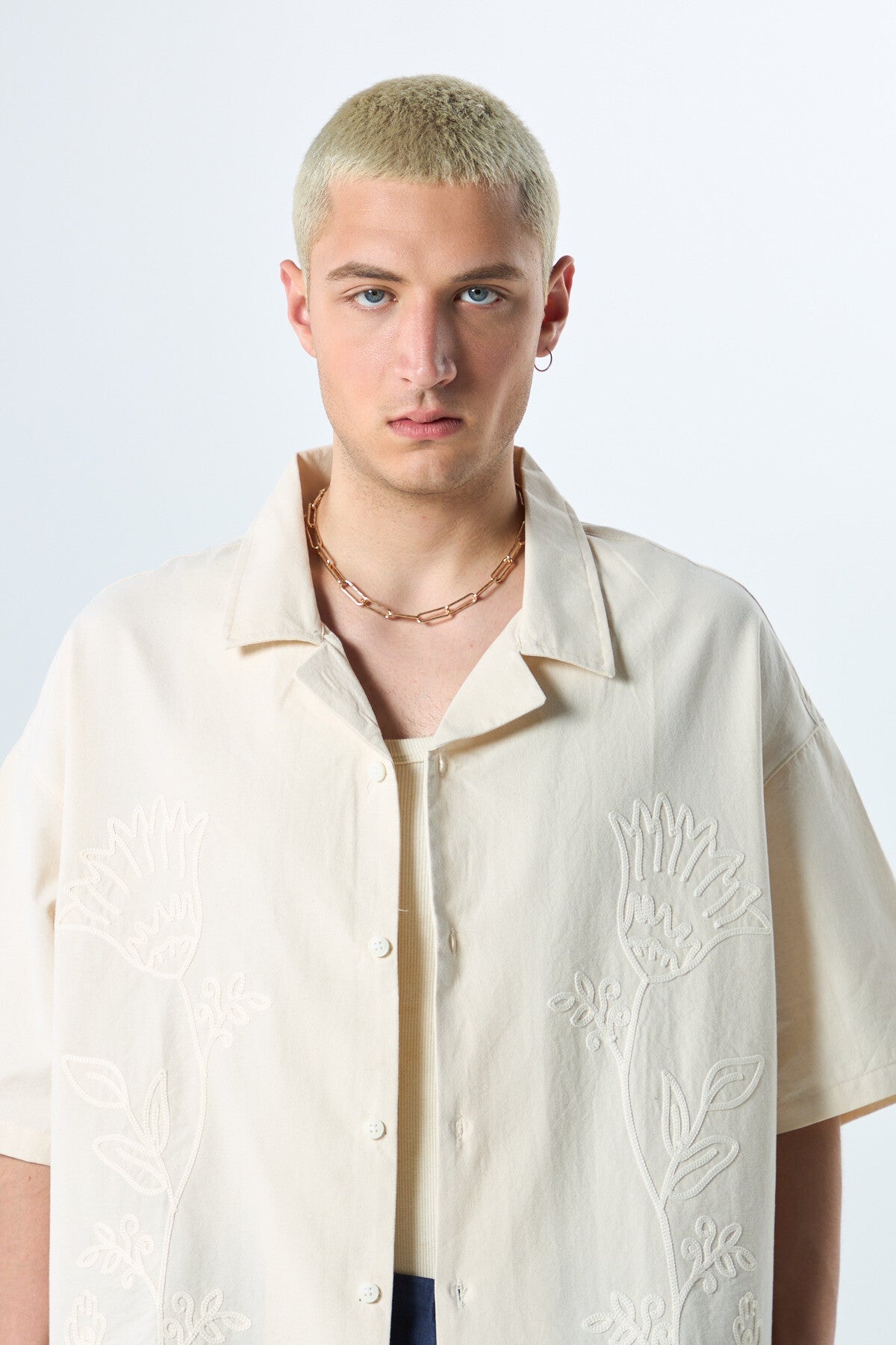 VAMOS FLORAL EMBROIDERED SHIRT IN BEIGE