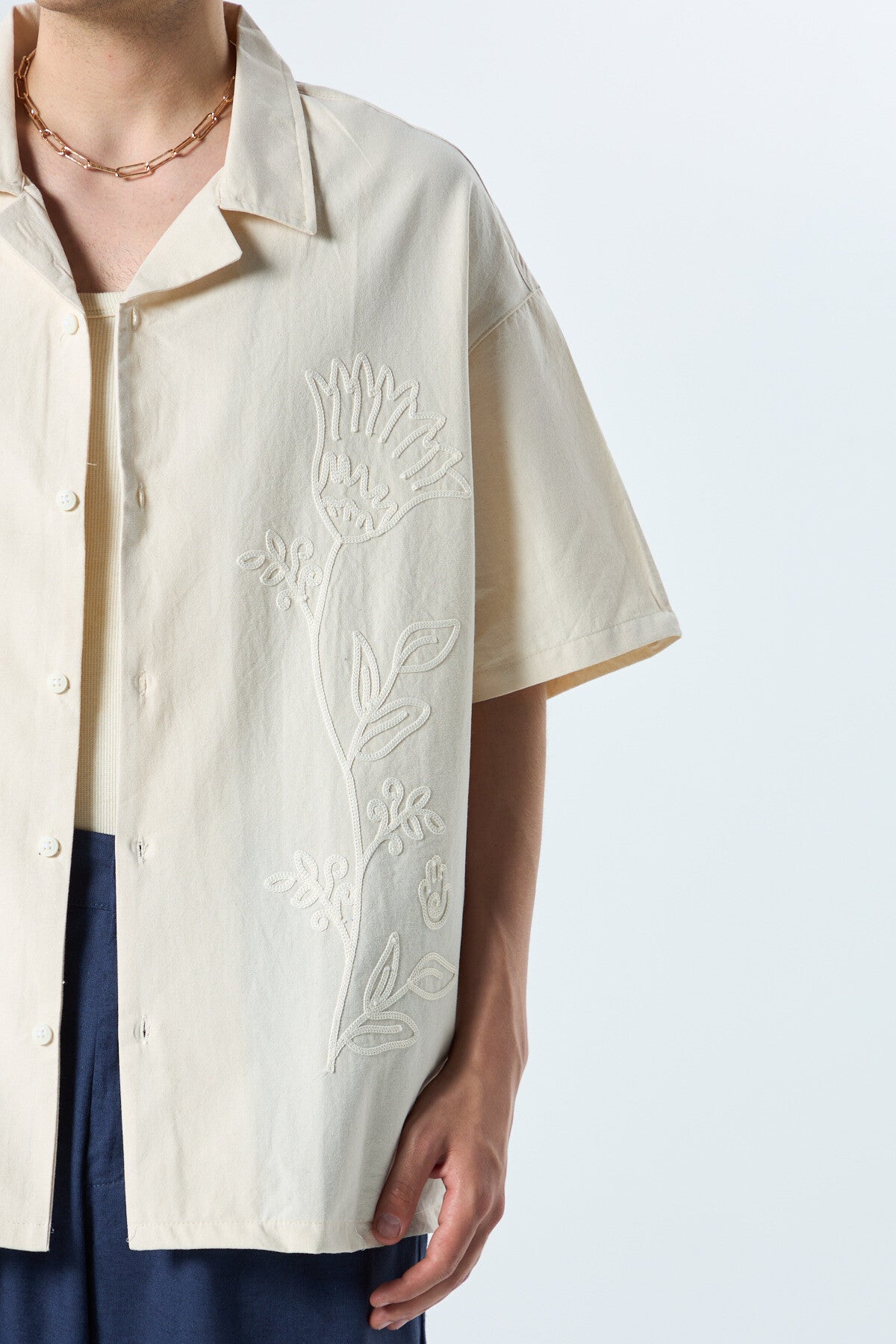 VAMOS FLORAL EMBROIDERED SHIRT IN BEIGE