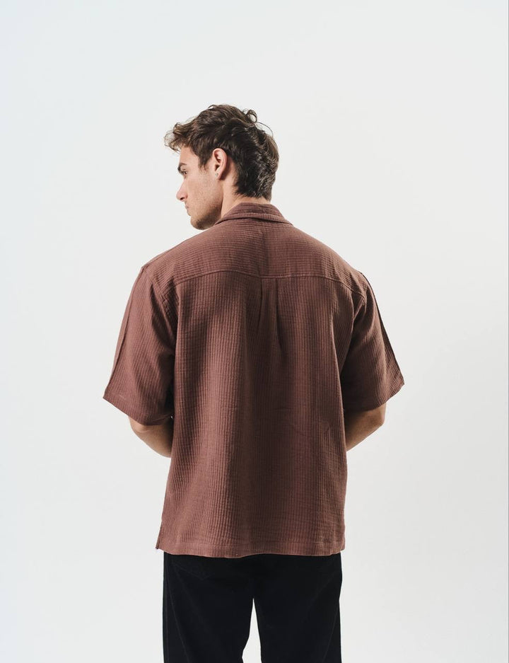 Retro club V neck shirt in brown