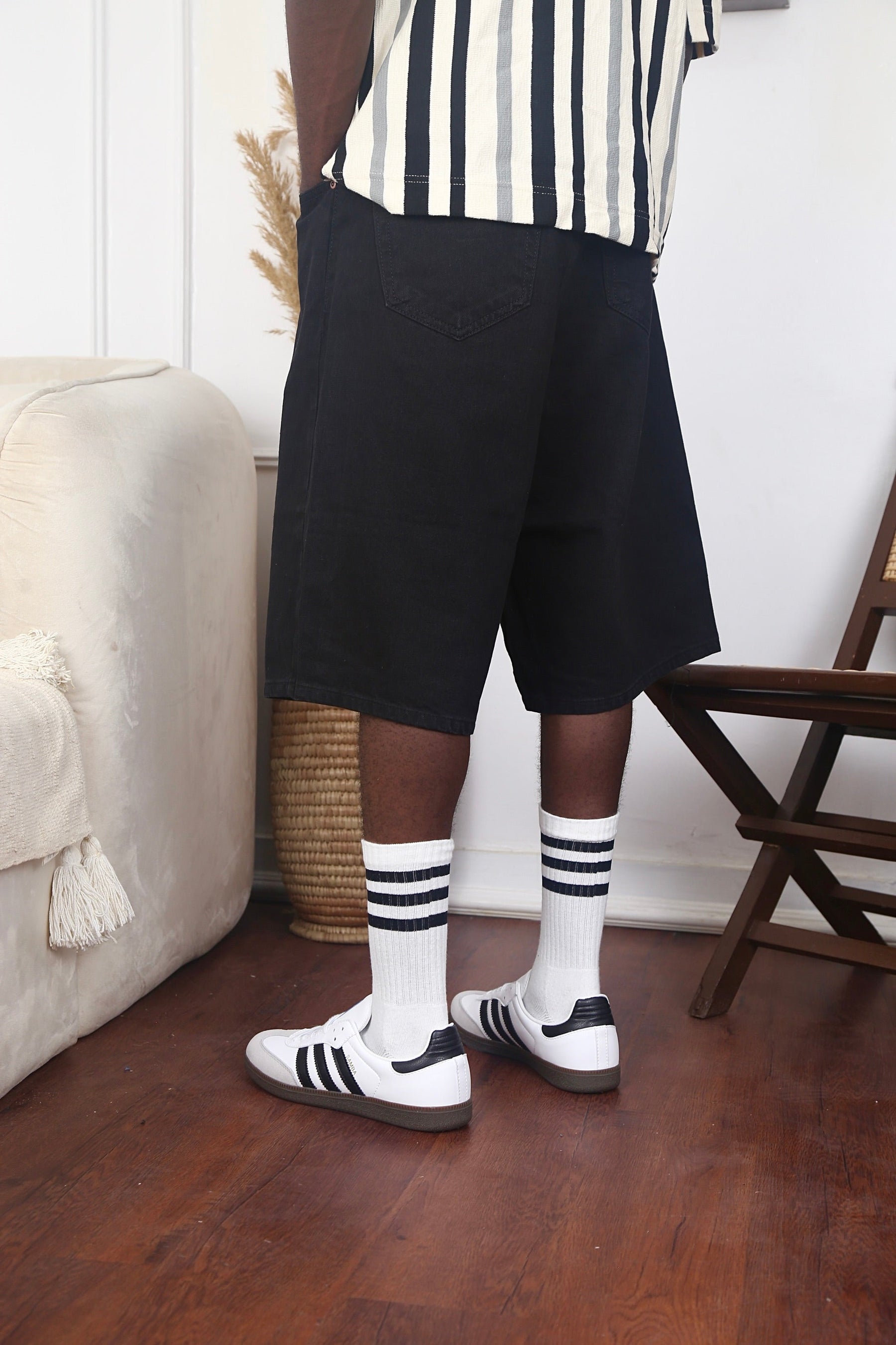 Vamos Baggy Jeans Shorts in Black