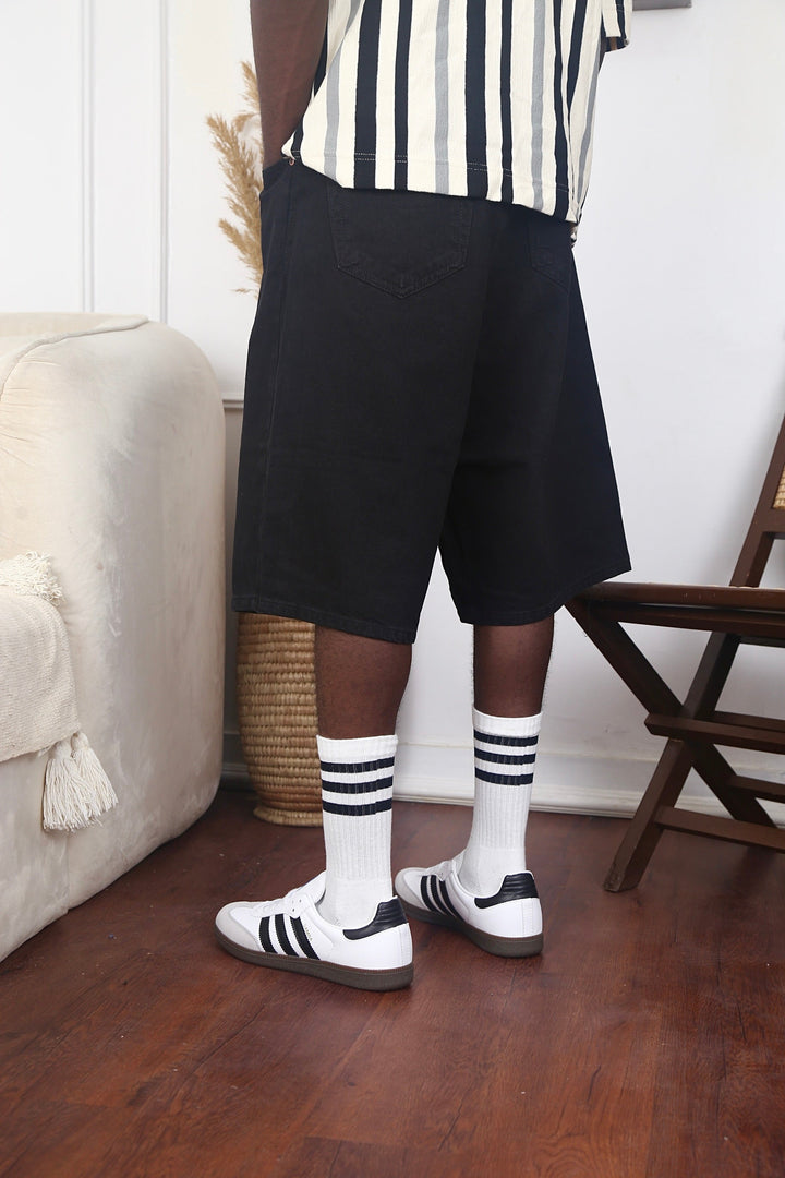 Vamos Baggy Jeans Shorts in Black