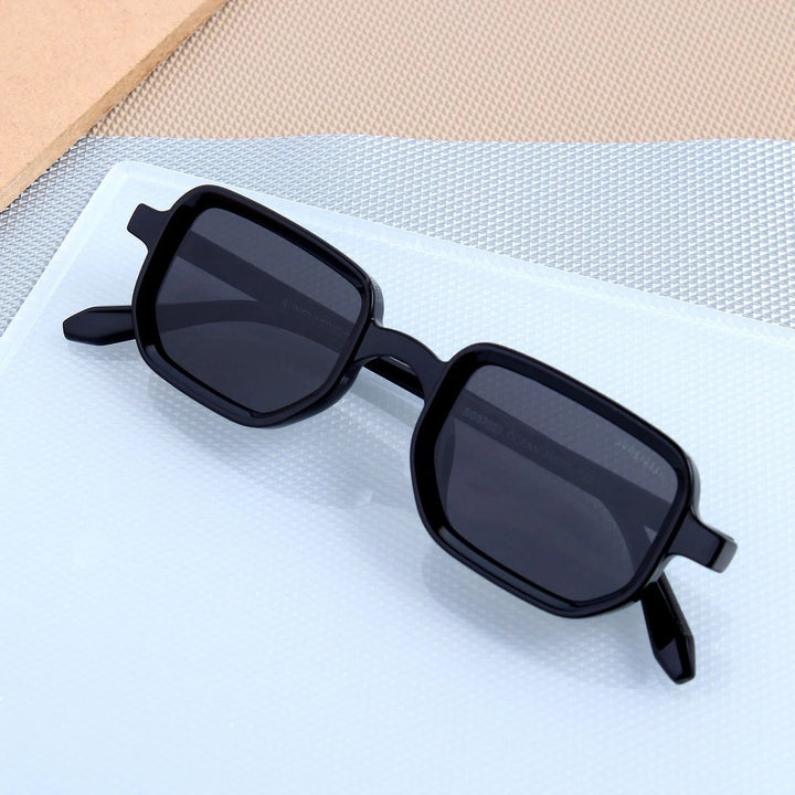 Polygonal sun glasses with curved bridge in black