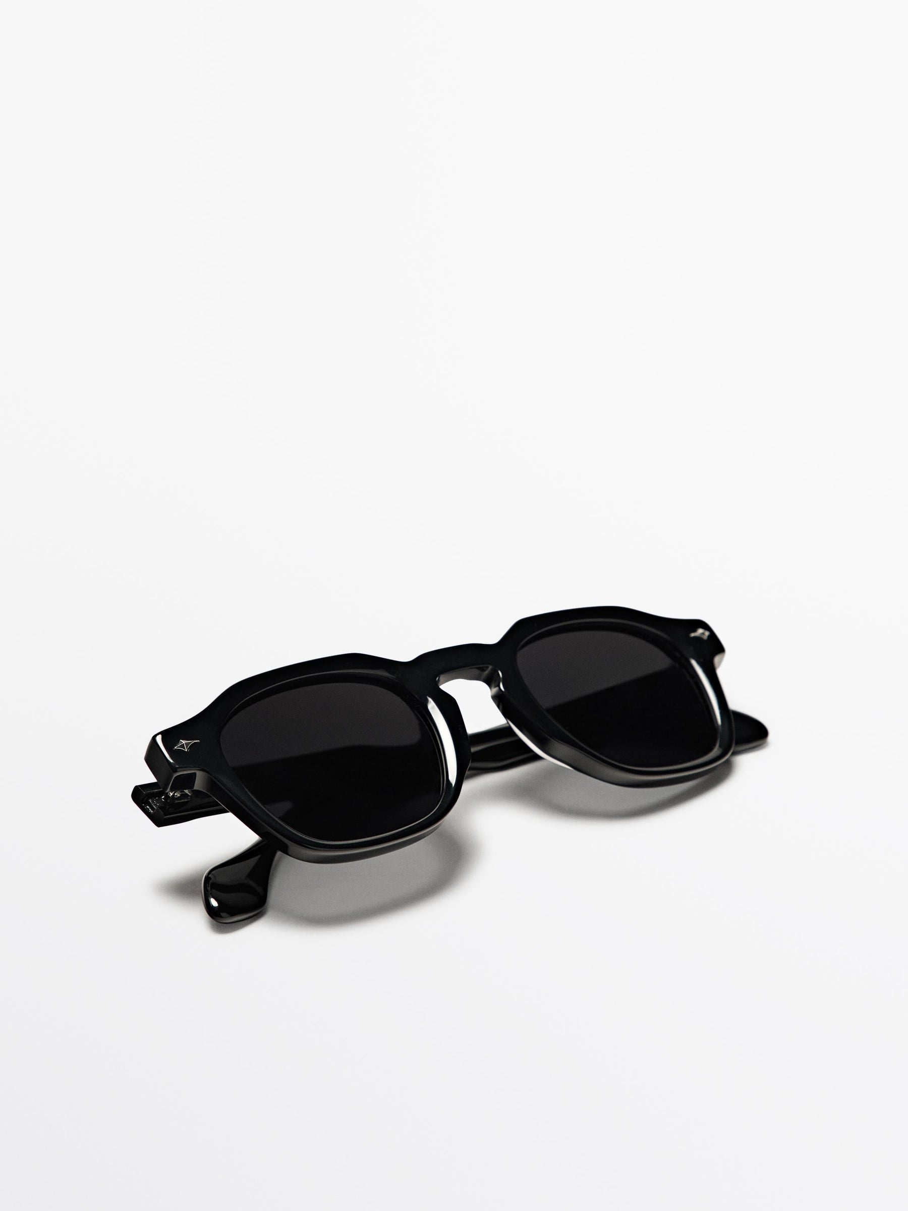 Geometric Vintage Solid Sun glasses in Black