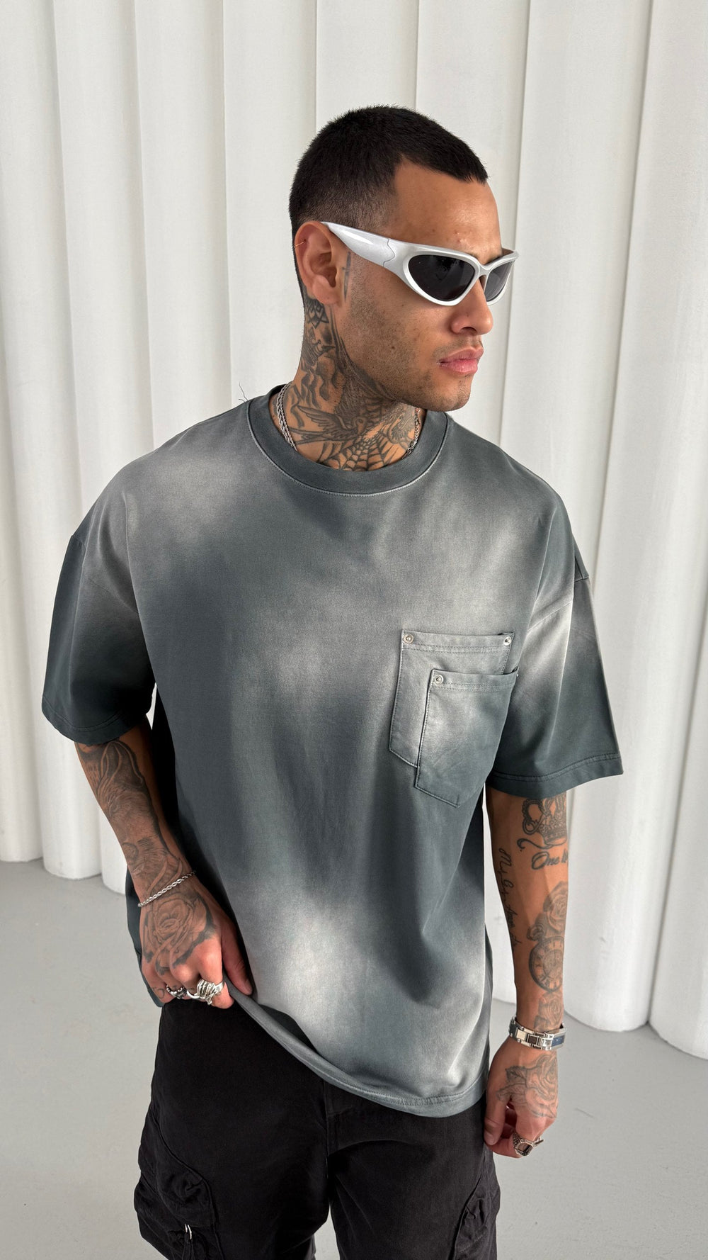 Mechanic Double Pocket Sun Faded T-shirt in Grey