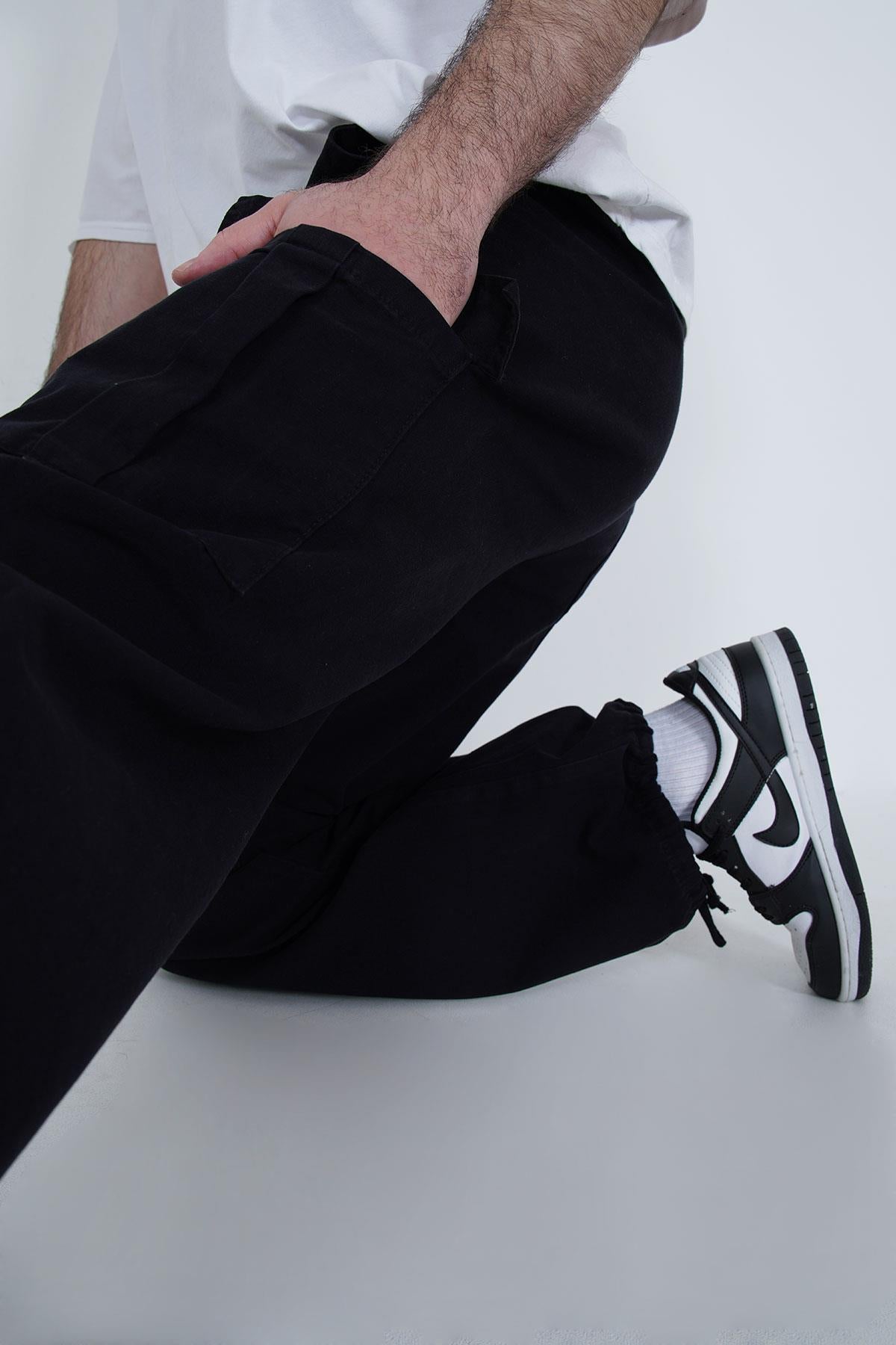 Difransel Banan Cargo Pants in black